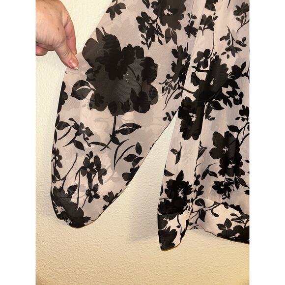 Nicole by Nicole Miller Neutral Way Boho Uptown Beaded Floral Blossom V-neck Top - Picture 4 of 9